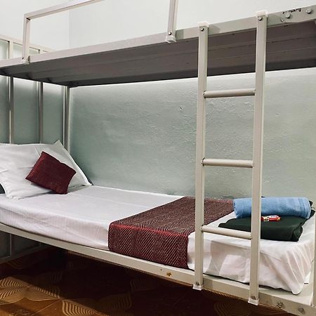 Happy Living Dormitory Kannur Railway Station Екстер'єр фото