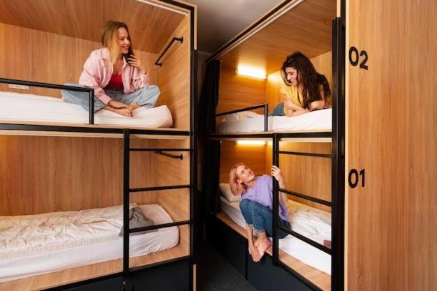 Happy Living Dormitory Kannur Railway Station Екстер'єр фото